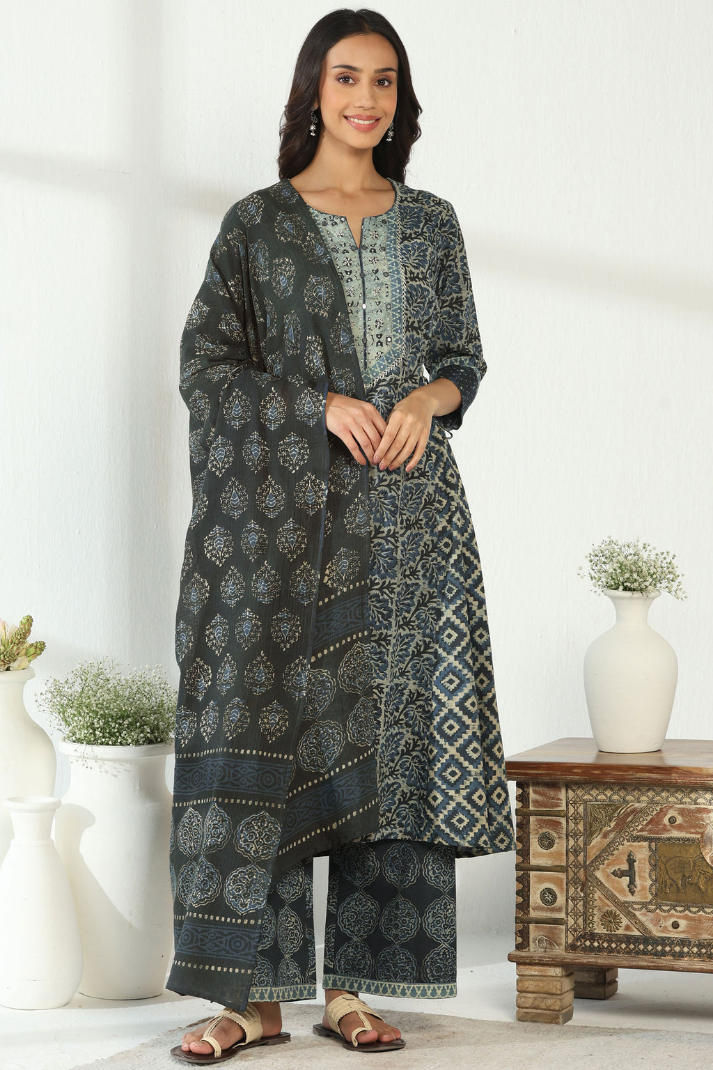 Sehra Siya Akola Dupatta