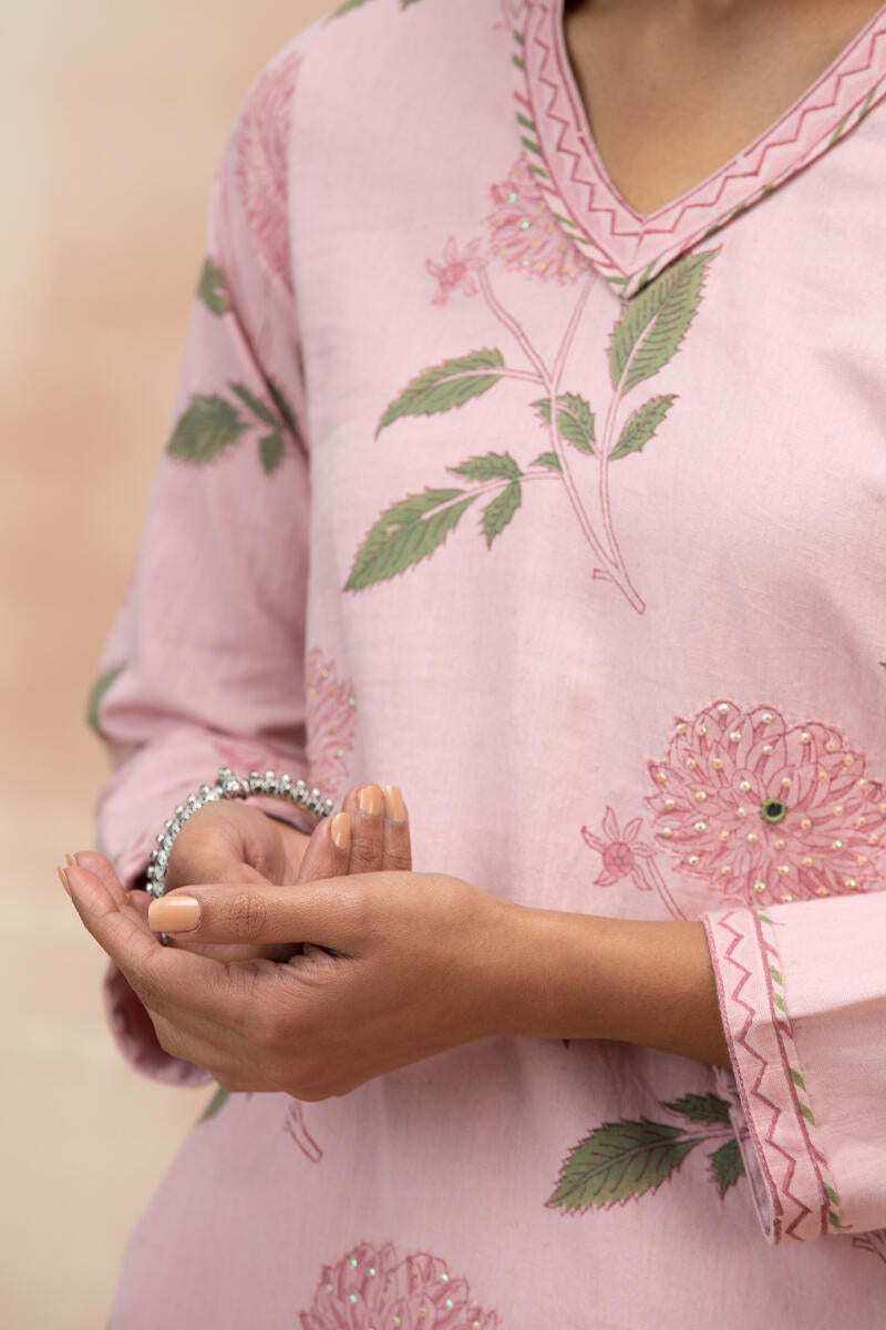 Naadirah Mirza Kurta