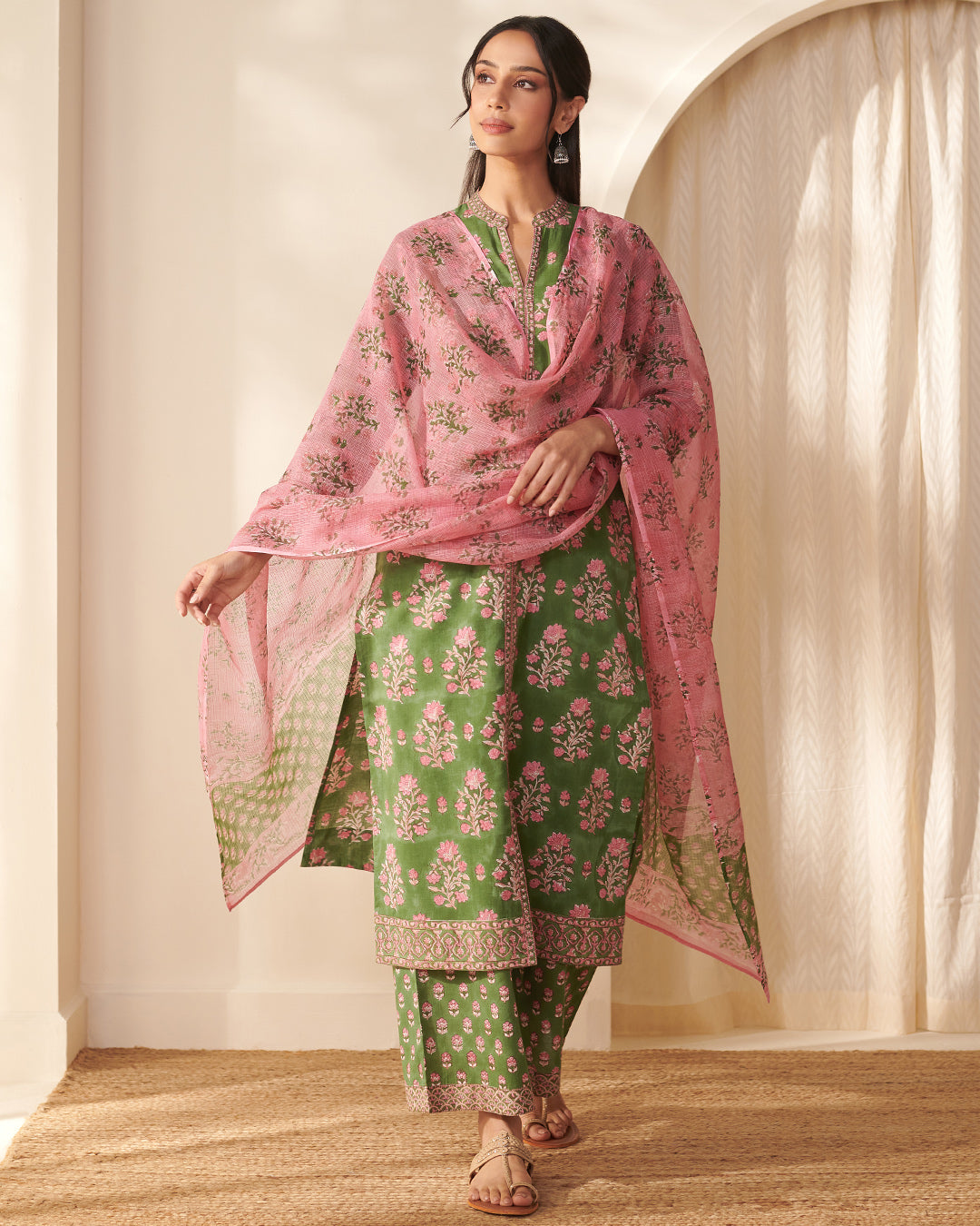 Gauhar Aleena Sanganeri Farsi