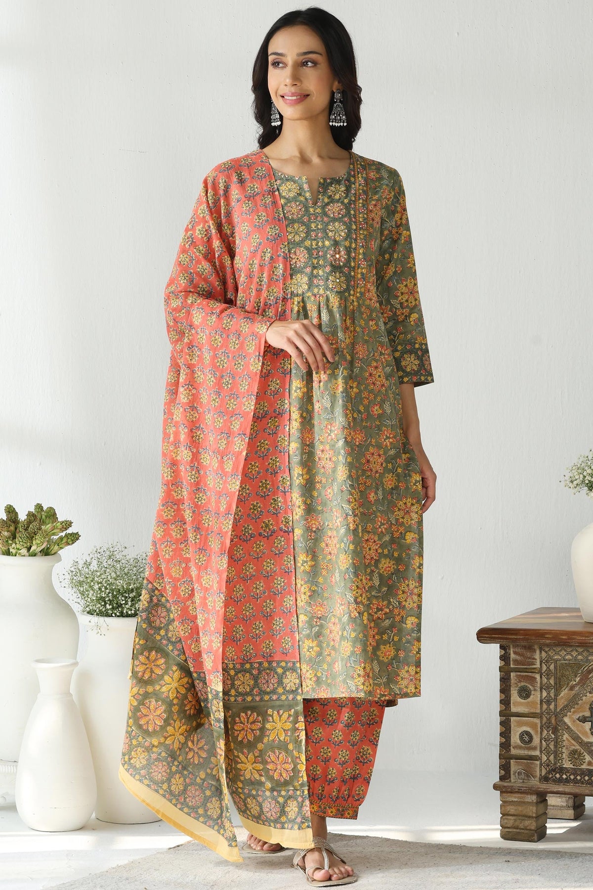 Surplus: Nayanjal Zainab Sanganeri Izhaar Pants