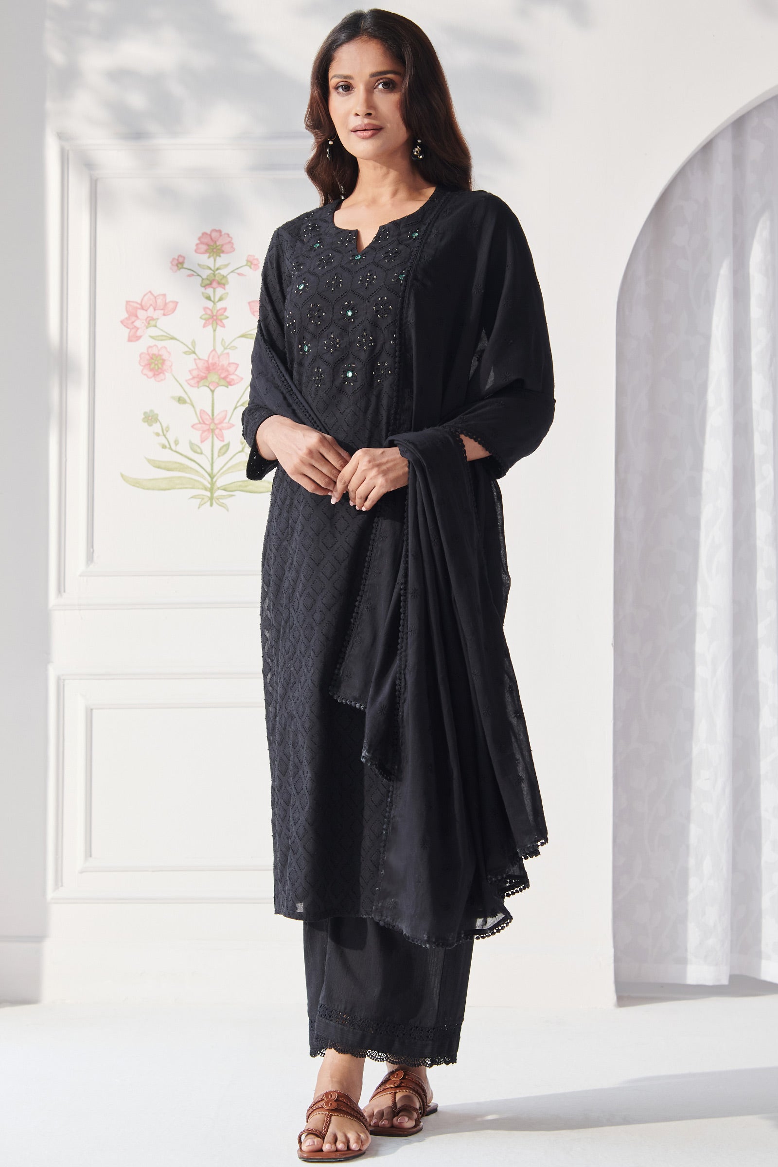 Surplus: Mumtaz Rania Black Farsi