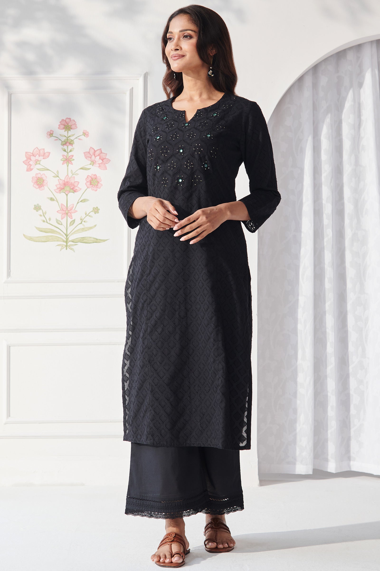 Surplus: Roza Mehreen Black Farsi
