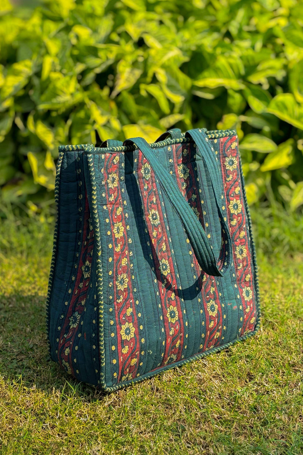 Roza Raaya Tote Bag