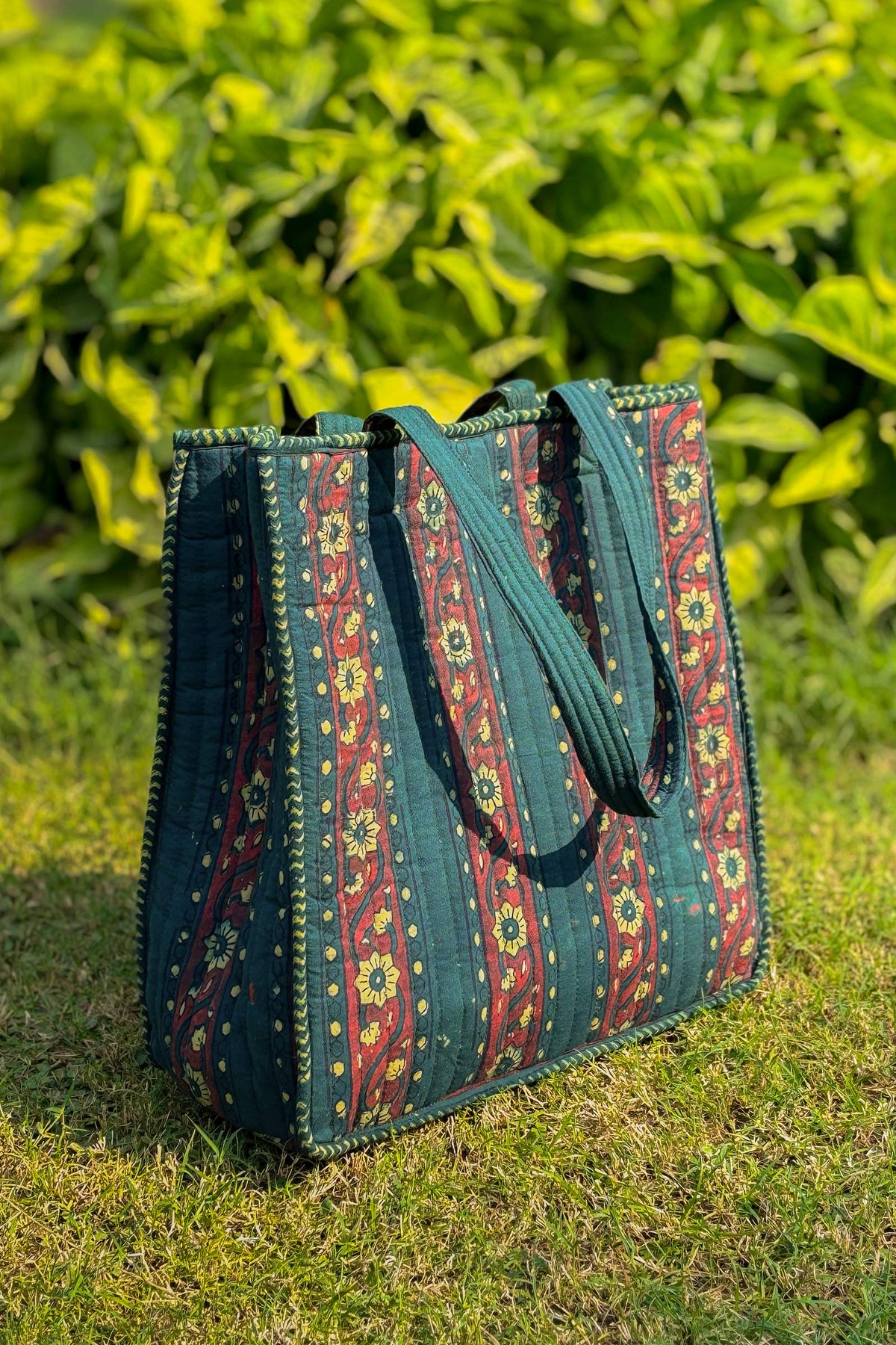 Roza Raaya Tote Bag