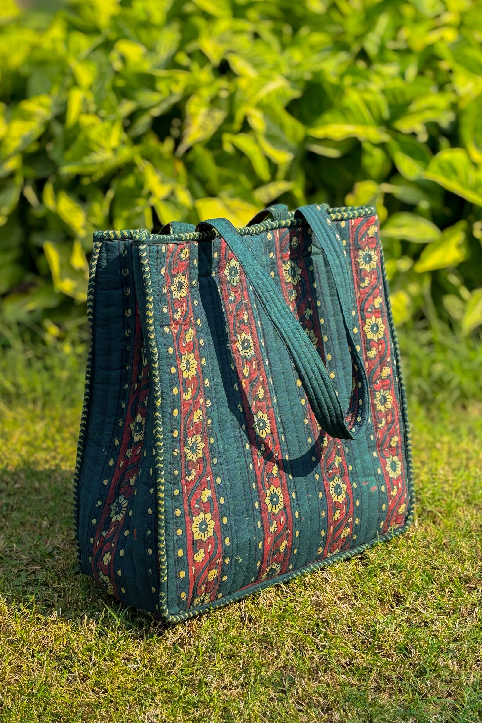 Roza Raaya Tote Bag