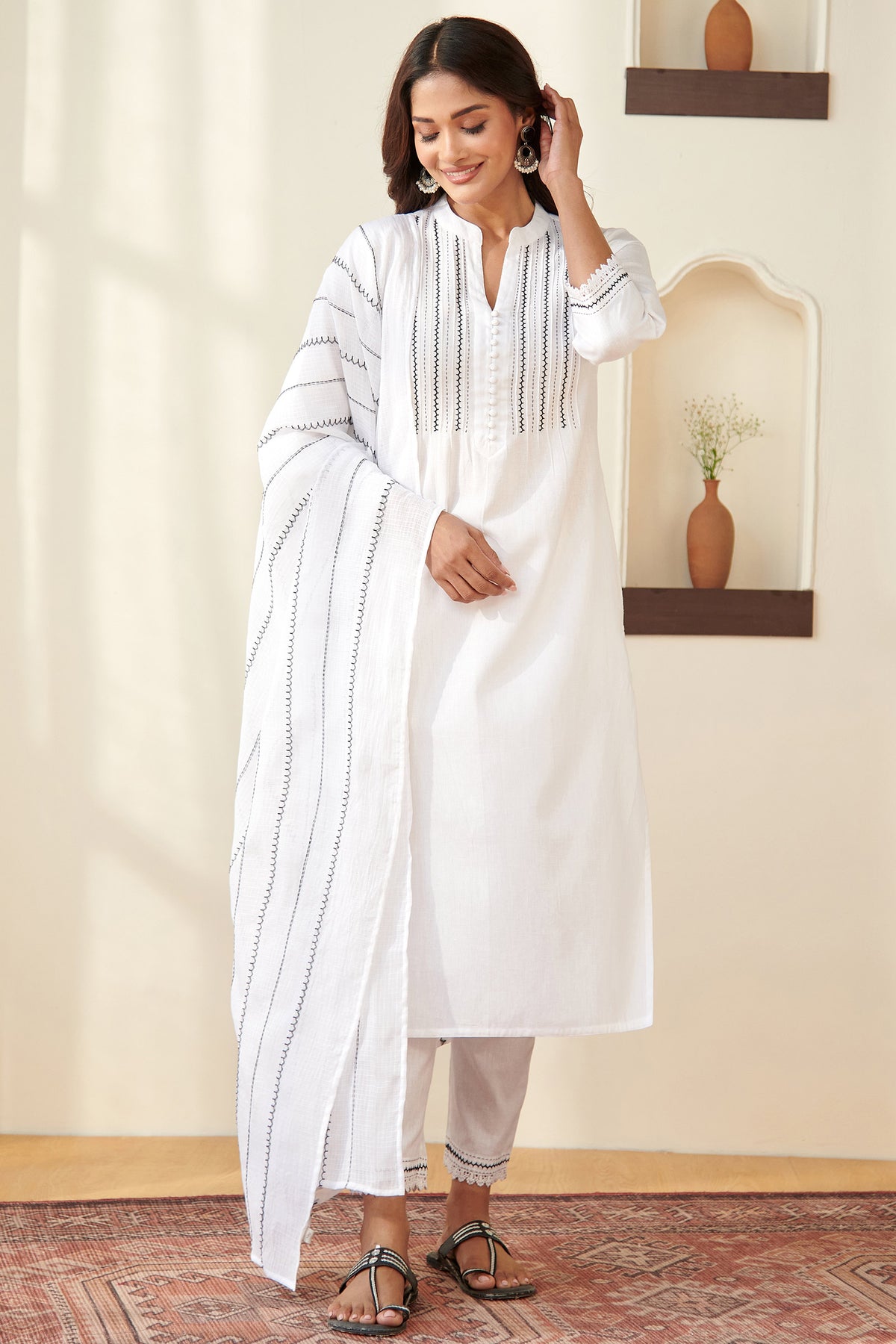Kashida Parisa White Dupatta