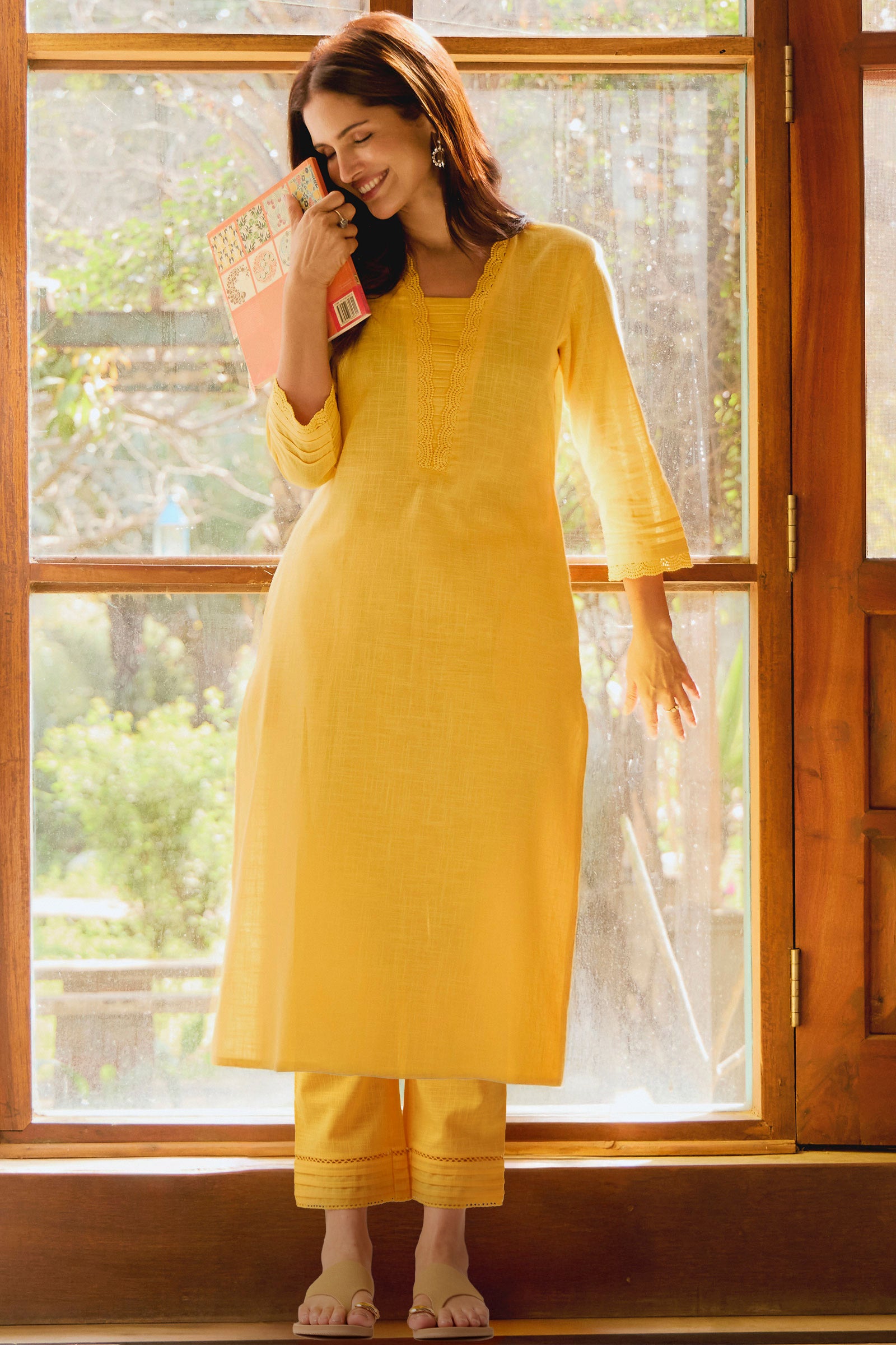 Roza Sehreen Mustard Narrow Pants