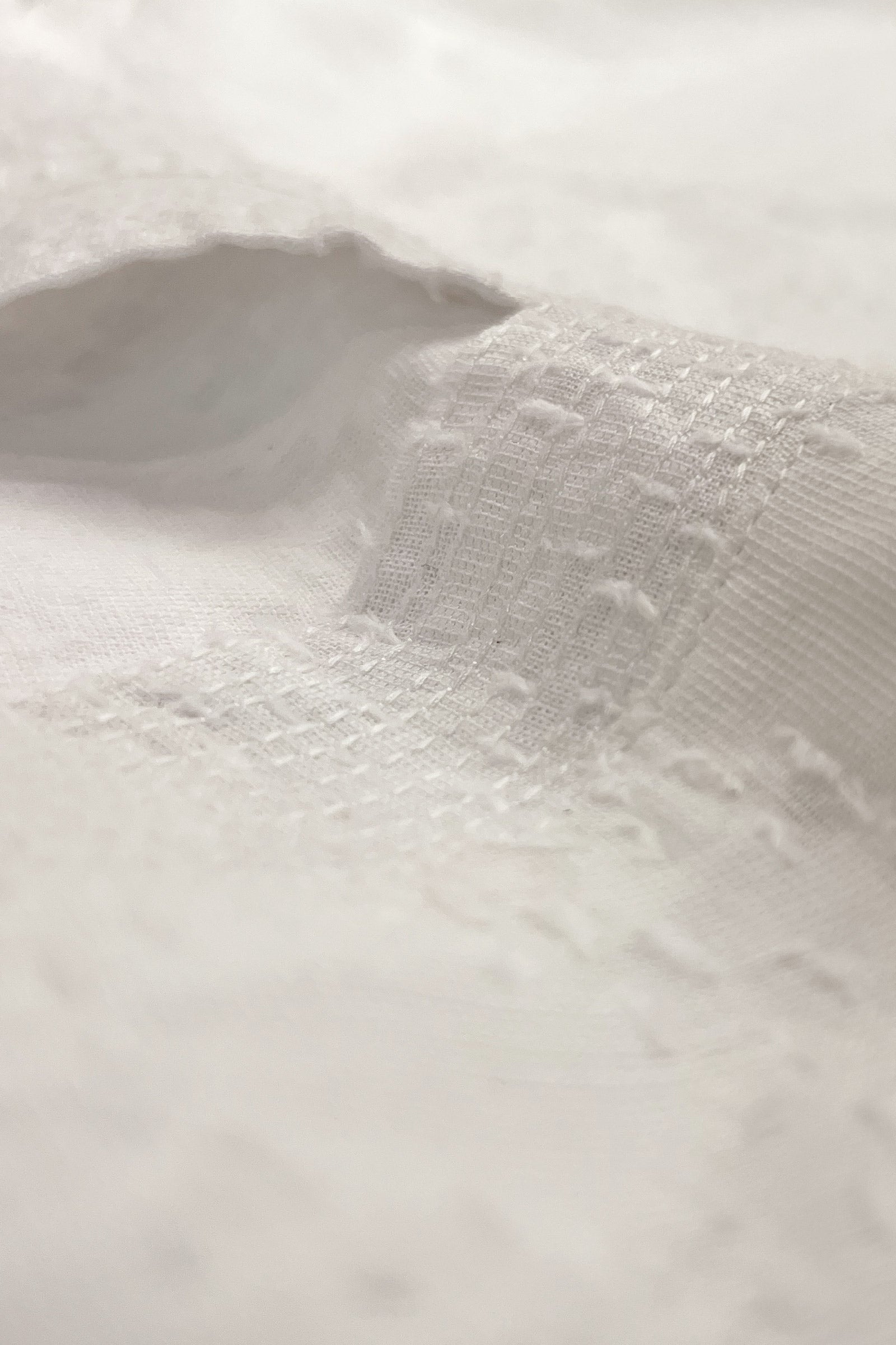 Surplus: Roza Mehnaz White Kurta
