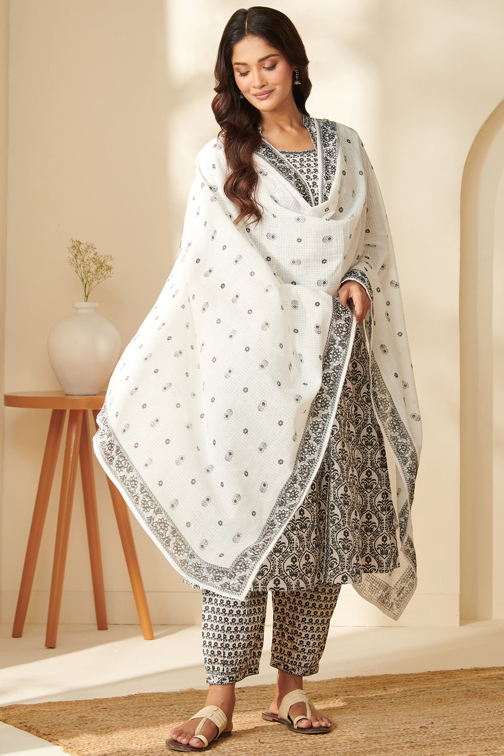 Surplus: Gauhar Fareeha Sanganeri Dupatta