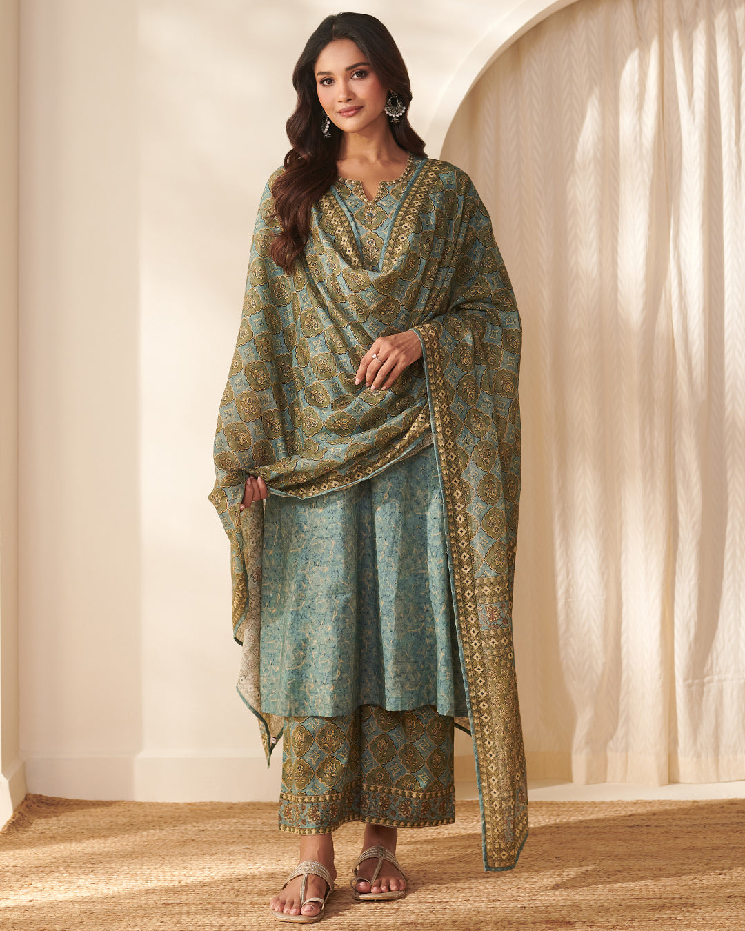 Rangrez Aafiya Blue Farsi