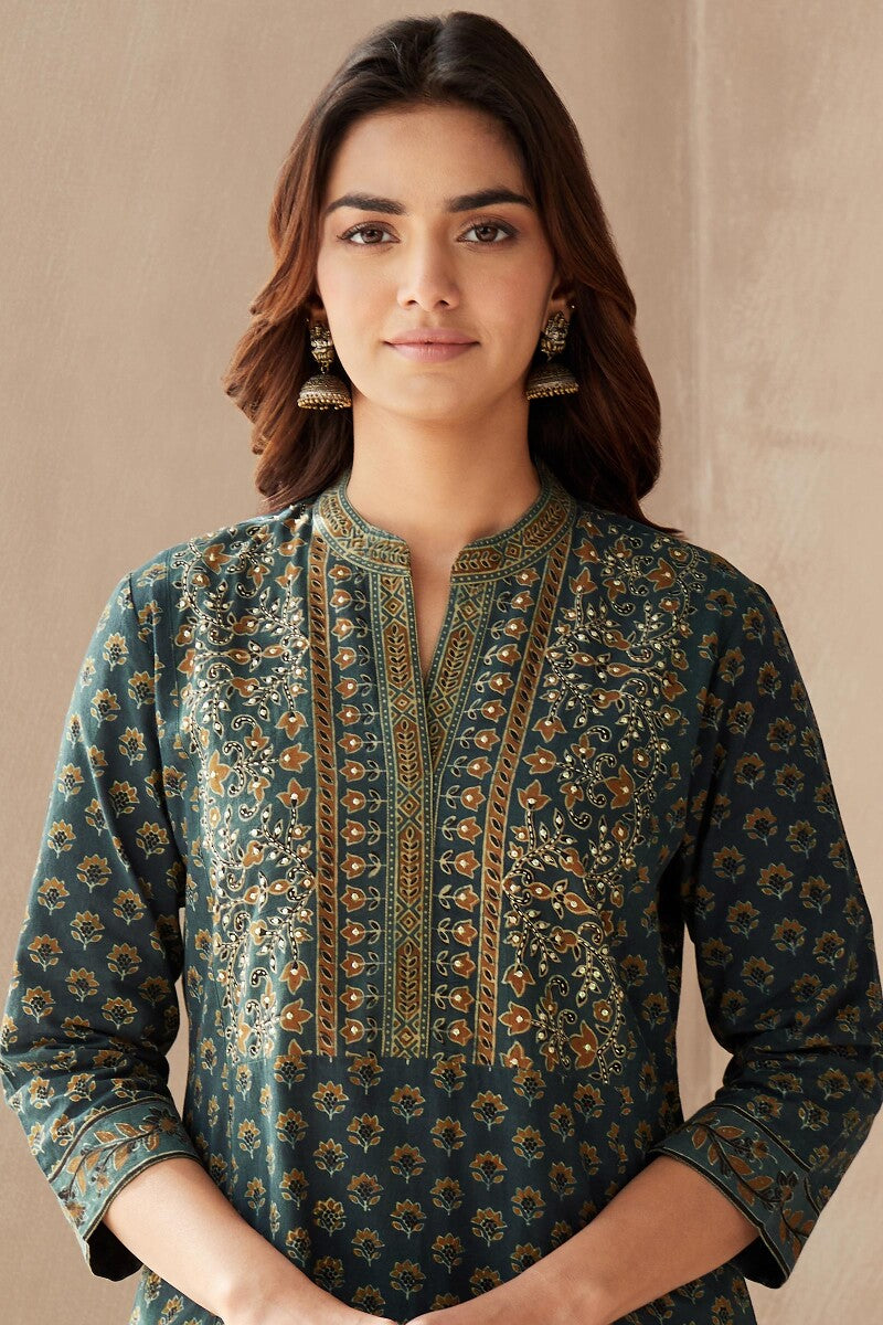 Sehra Zafina Ajrak Kurta