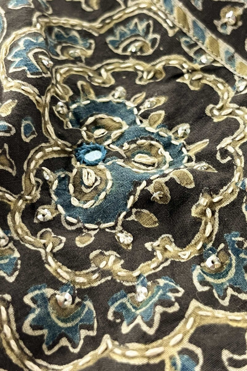 Sehra Zahira Ajrak Kurta