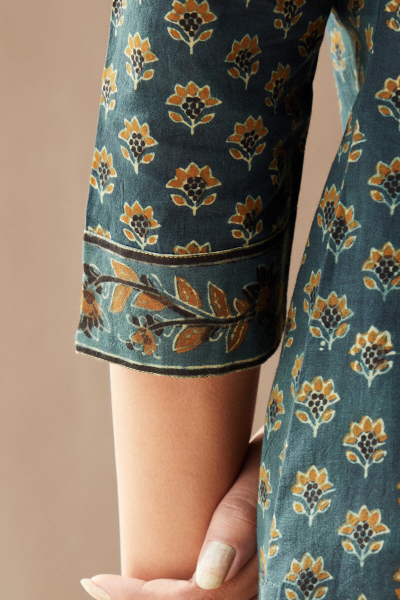 Sehra Zafina Ajrak Kurta