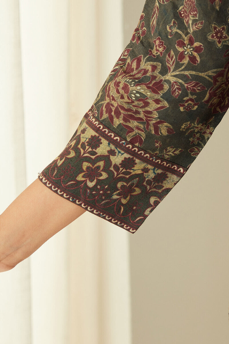 Mahnoor Nadiya Kurta