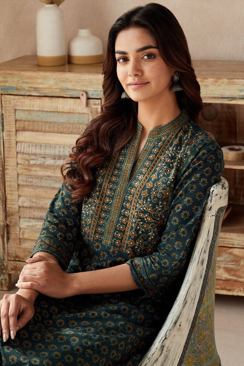 Sehra Zafina Ajrak Kurta