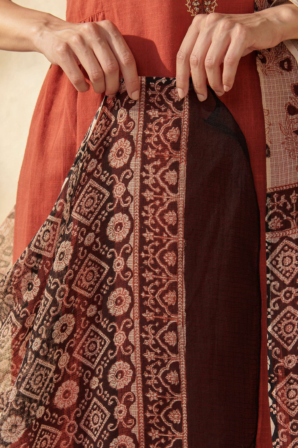 Surplus: Sehra Alisha Bagru Dupatta