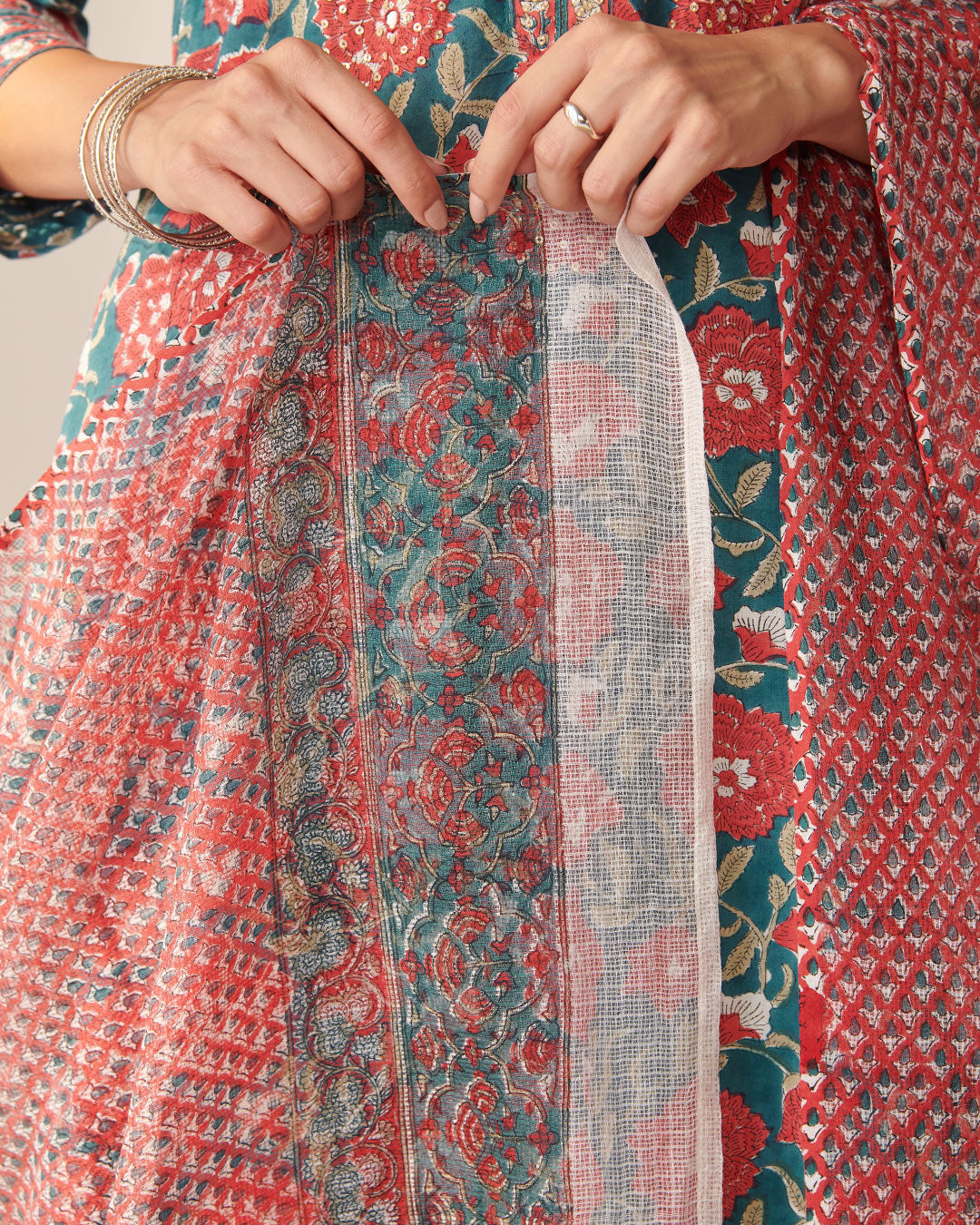 Zahira Farah Sanganeri Dupatta