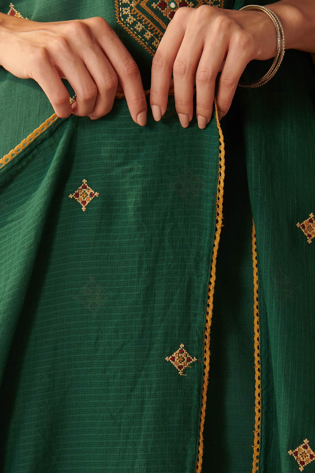 Surplus: Mehraab Mira Green Dupatta