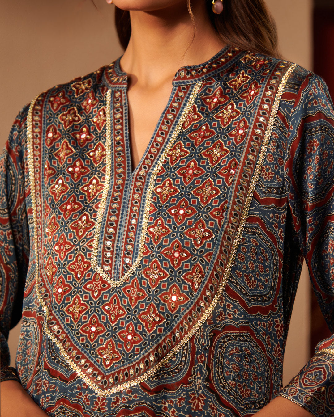 Roshanara Nazrina Ajrak Kurta