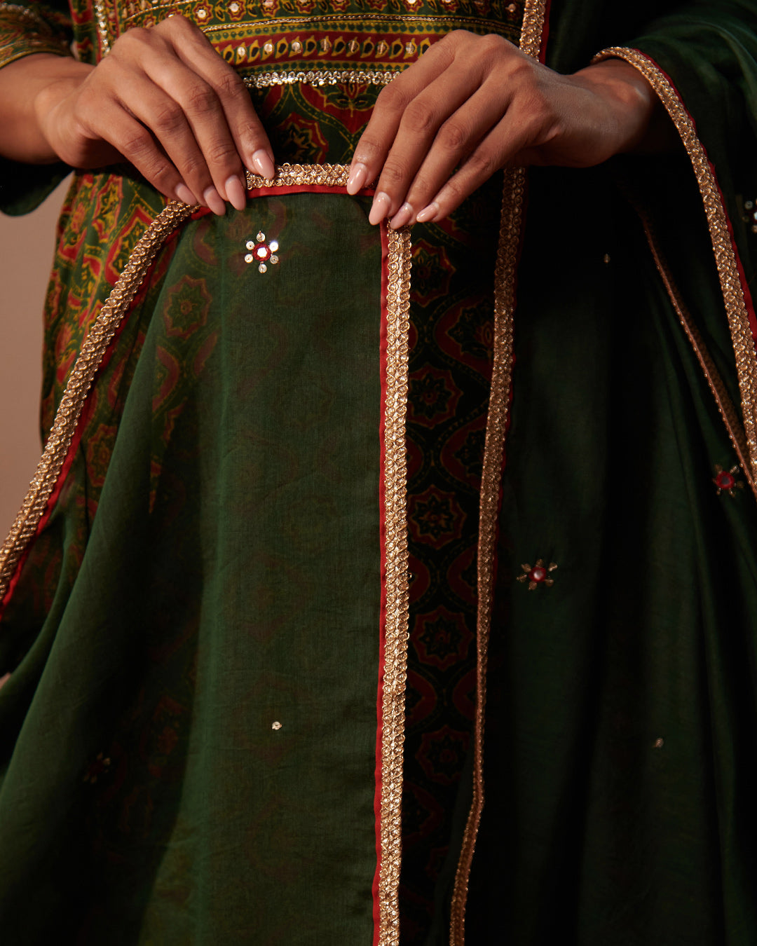 Roshanara Zareen Green Dupatta