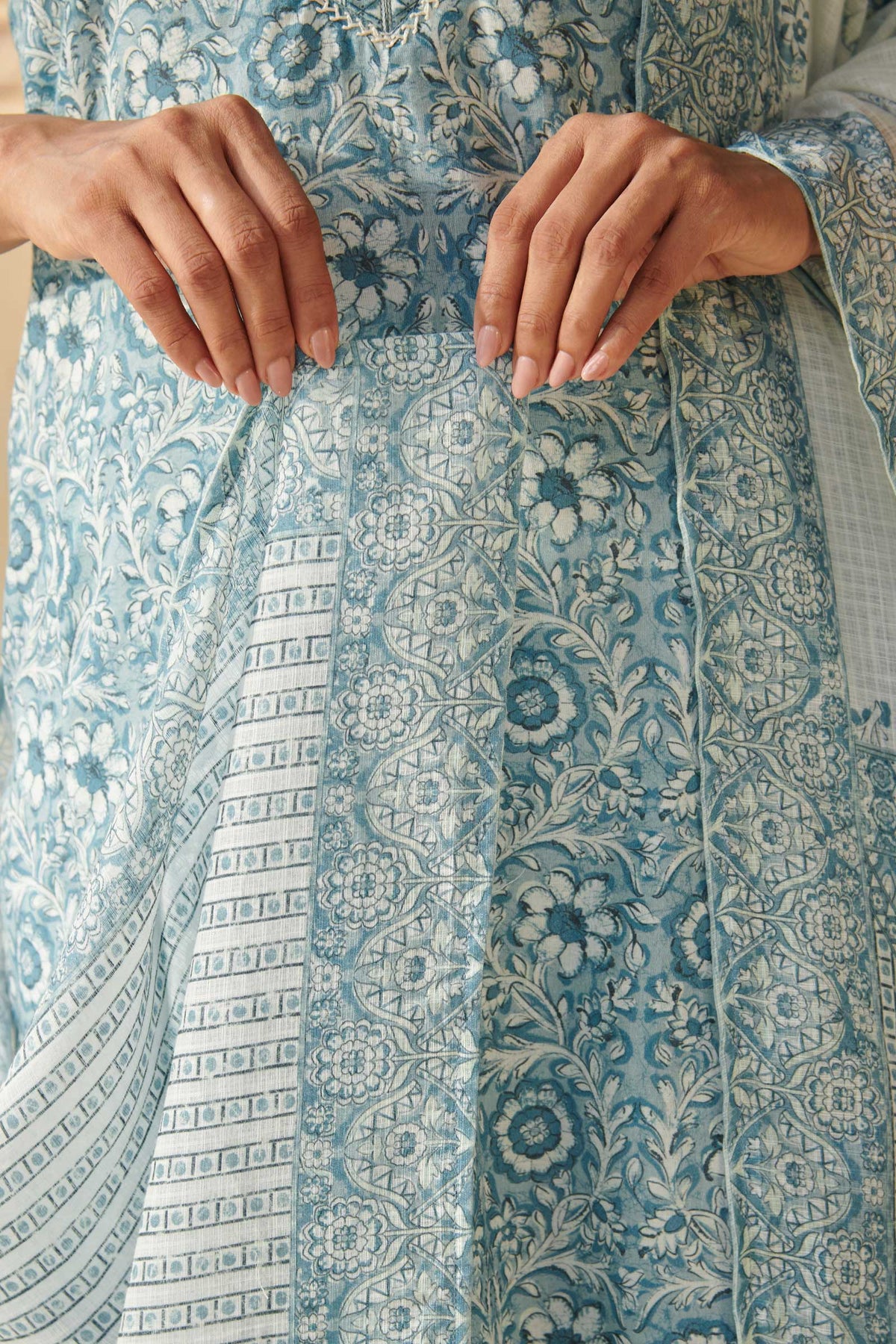 Neelofar Alaya Dupatta