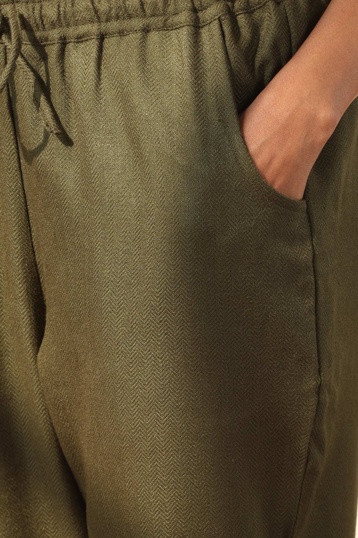 Naadirah Parisa Green Faux Fool Narrow Pants