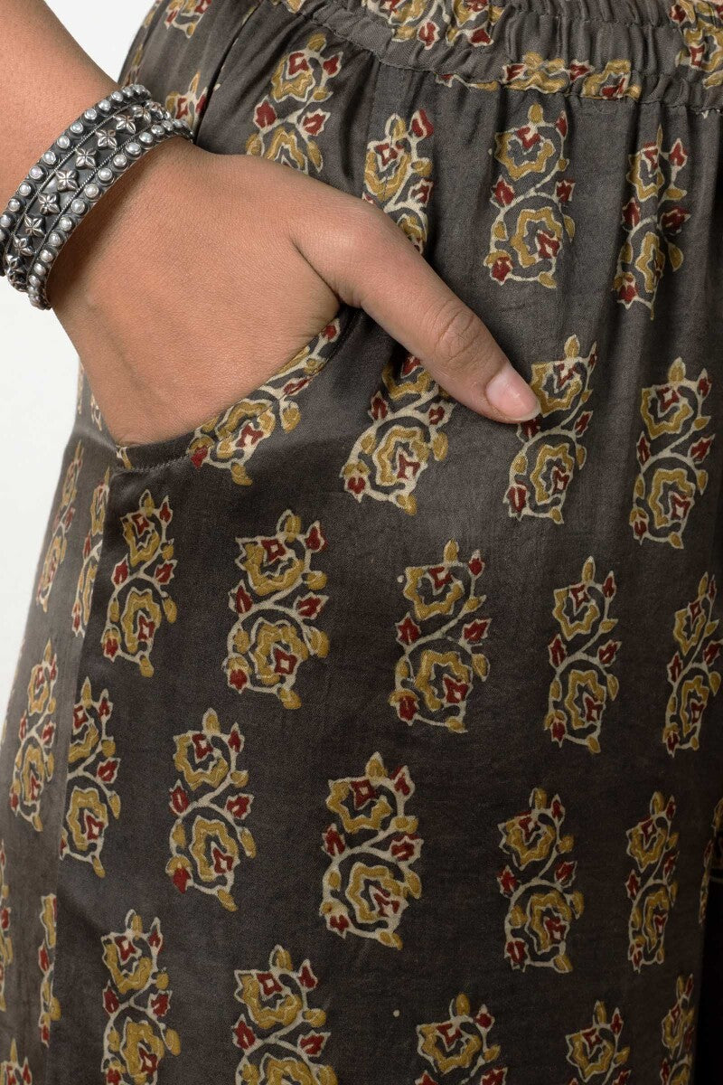 Zubeida Seerat Ajrak Modal Palazzo