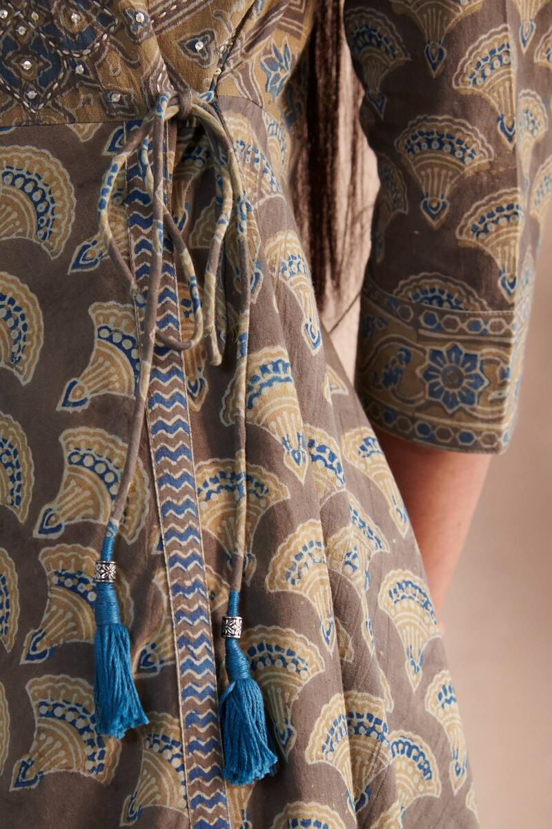 Sehra Zoya Ajrak Kurta