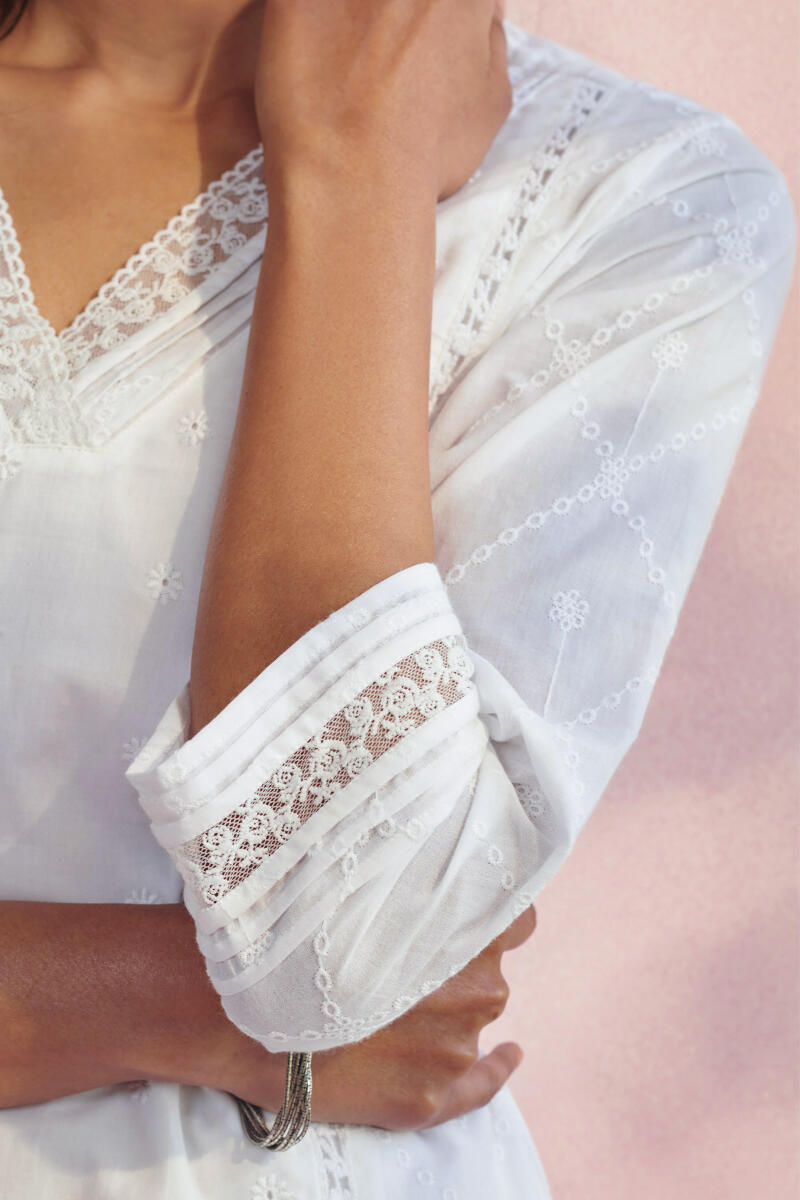 Raahat Aafiyah White Schiffli Kurta
