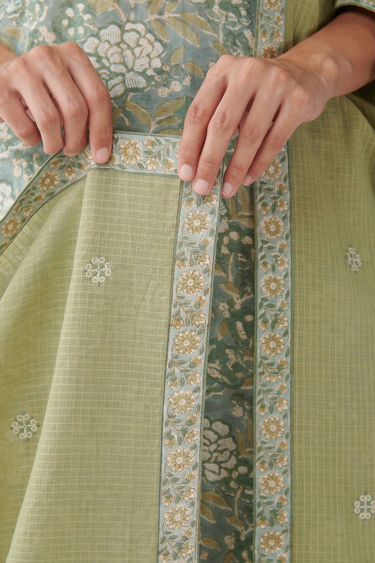 Gulshan Bagh Aliza Kota Dupatta