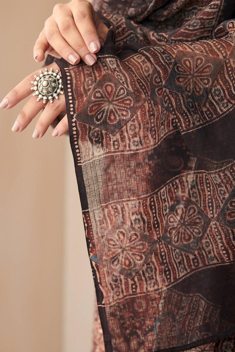 Sehra Yasmina Ajrak Dupatta