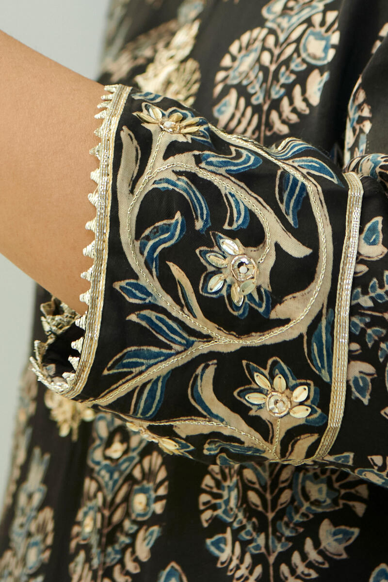 Zubeida Farheen Ajrak Modal Kurta