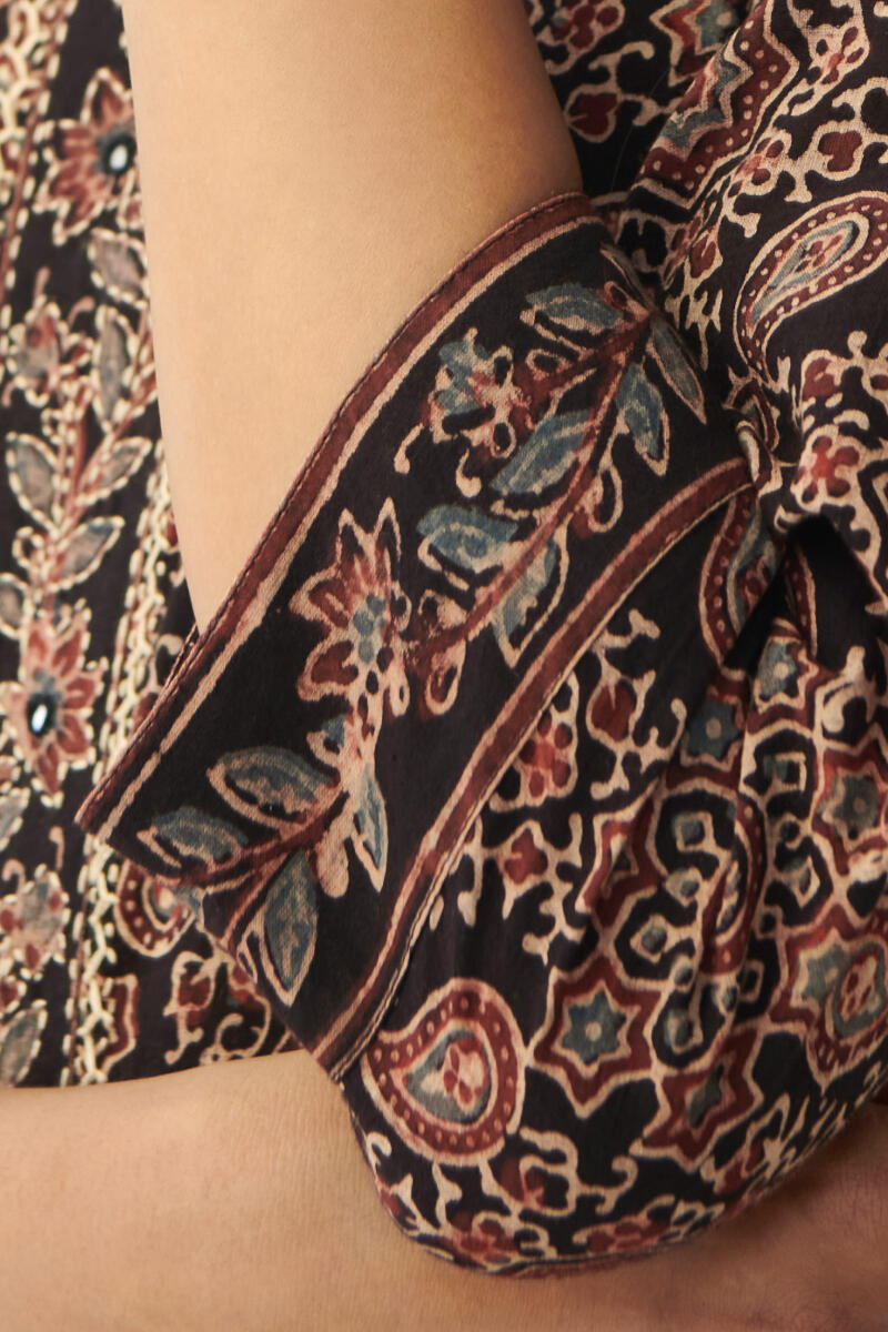 Sehra Farheen Ajrak Kaftan