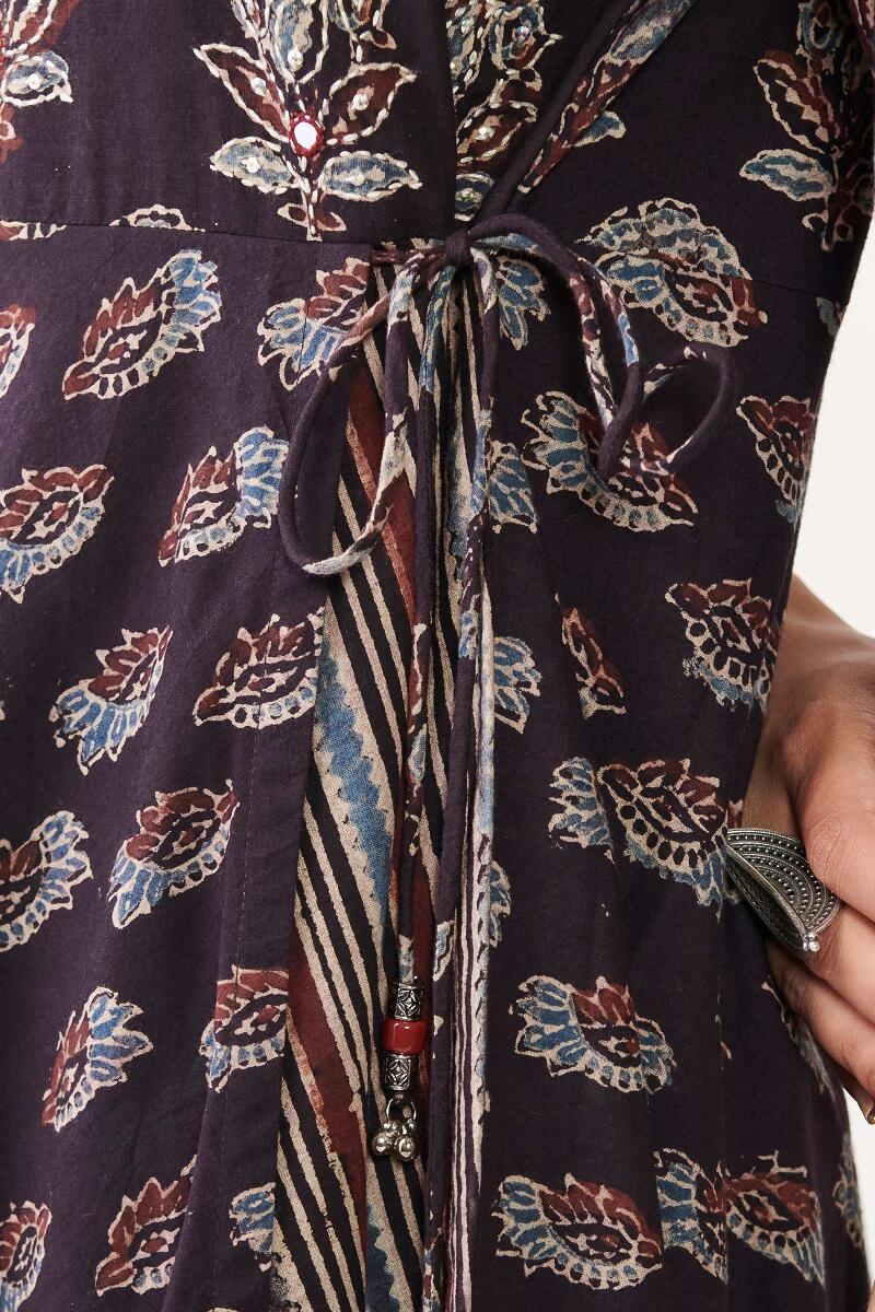 Sehra Tazmeen Ajrak Kurta