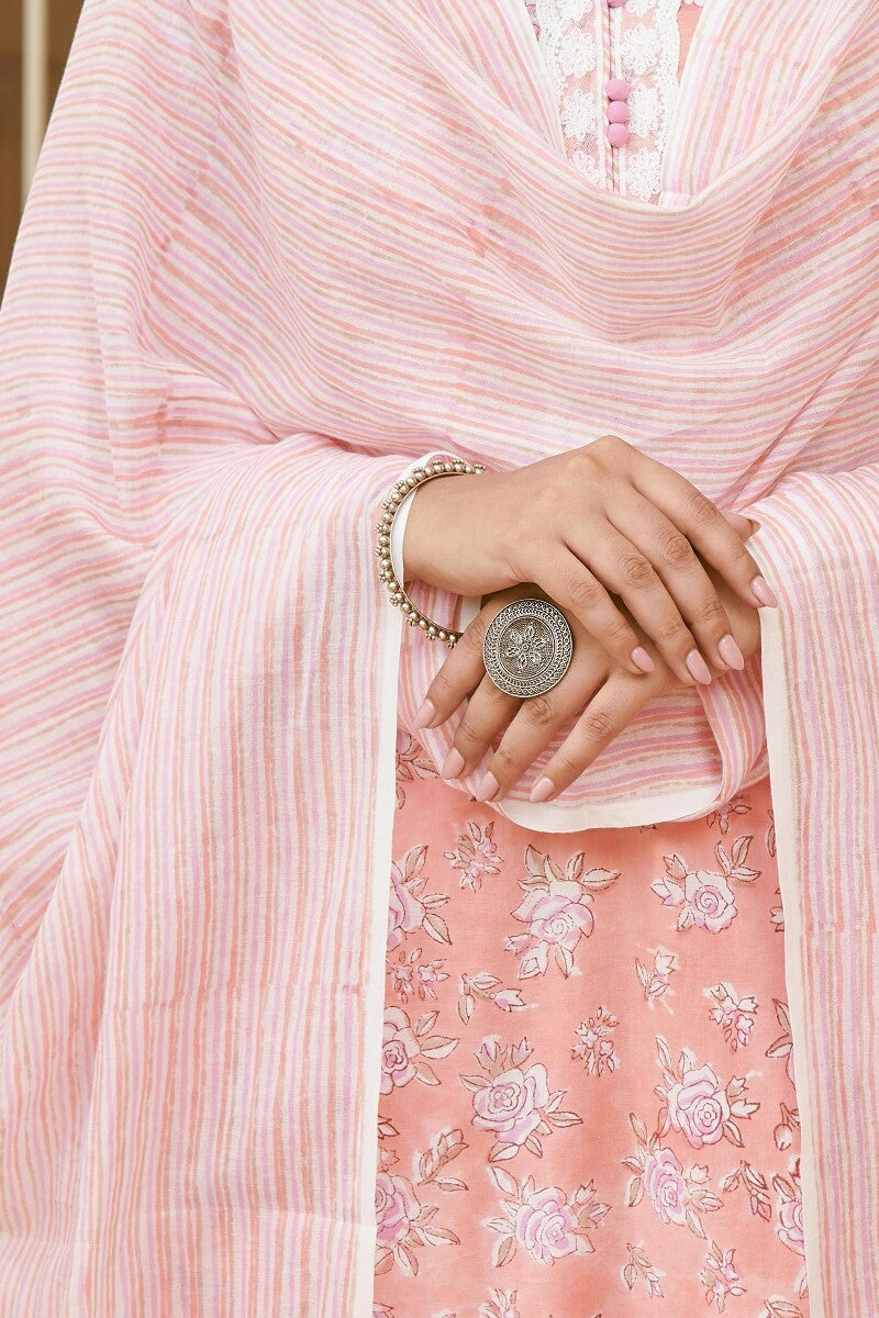 Nusrat Jahan Nafees Dupatta