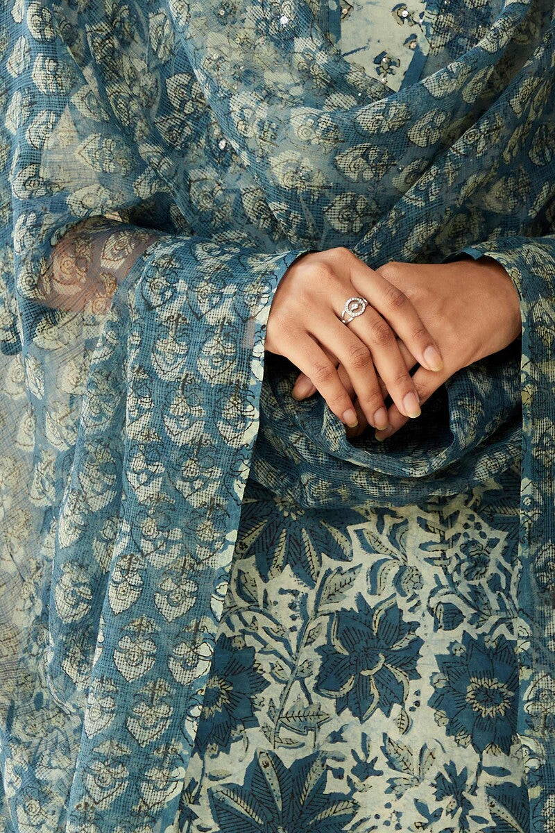 Sehra Rehmat Akola Dupatta