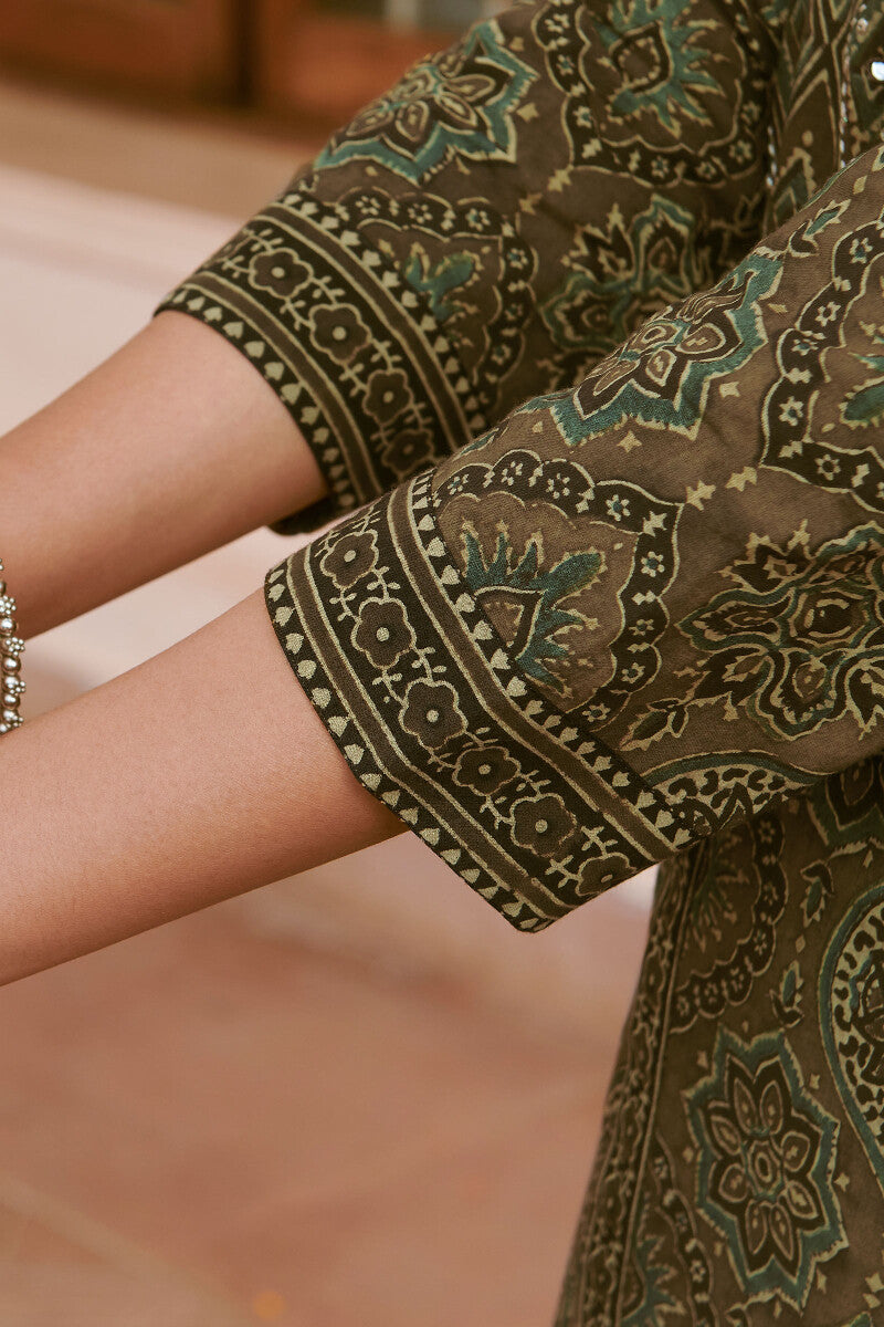 Mahroush Jia Ajrak Kurta