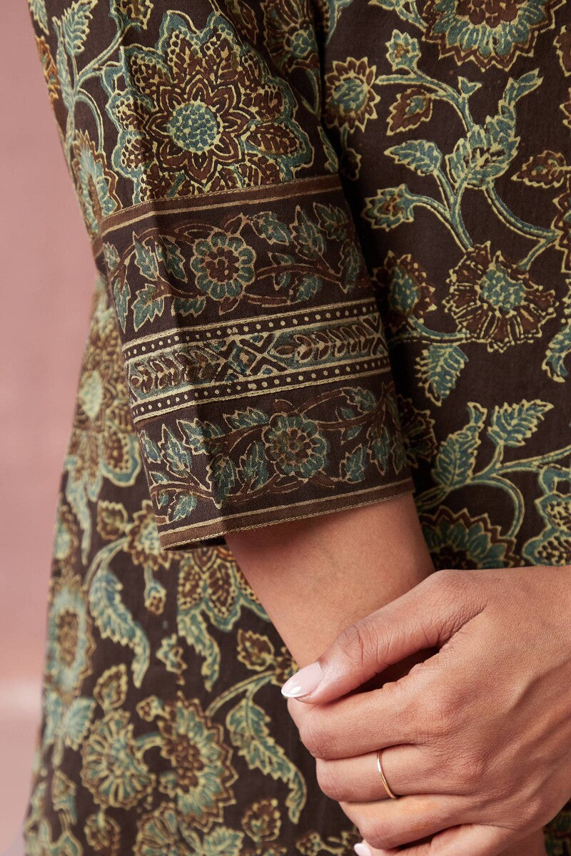 Sehra Shirin Ajrak Kurta