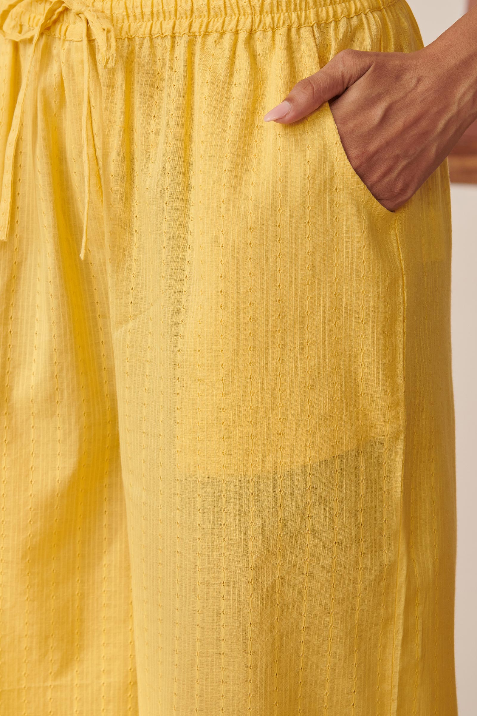 Roza Darya Daffodil Yellow Farsi