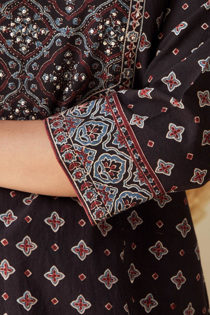 Sehra Nadia Ajrak Kurta