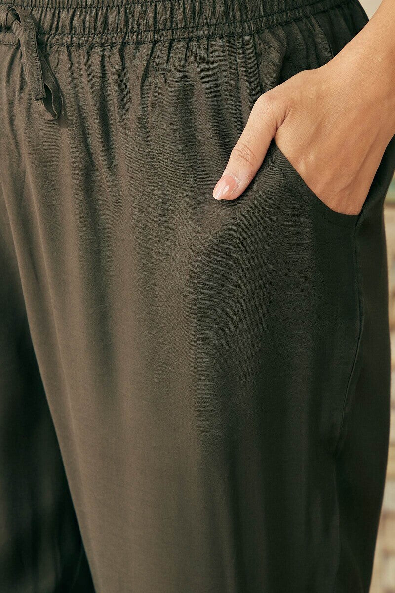 Mahnoor Seerat Narrow Pants