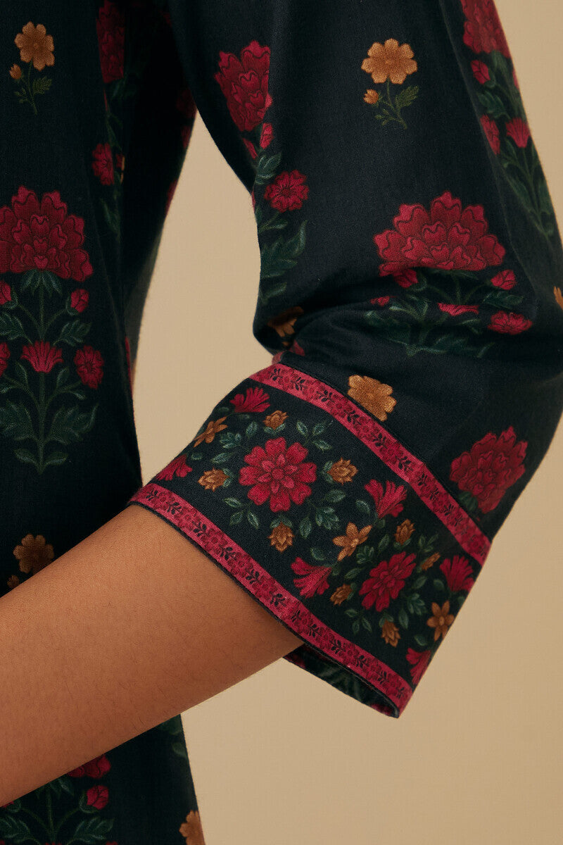 Mahnoor Zarina Kurta