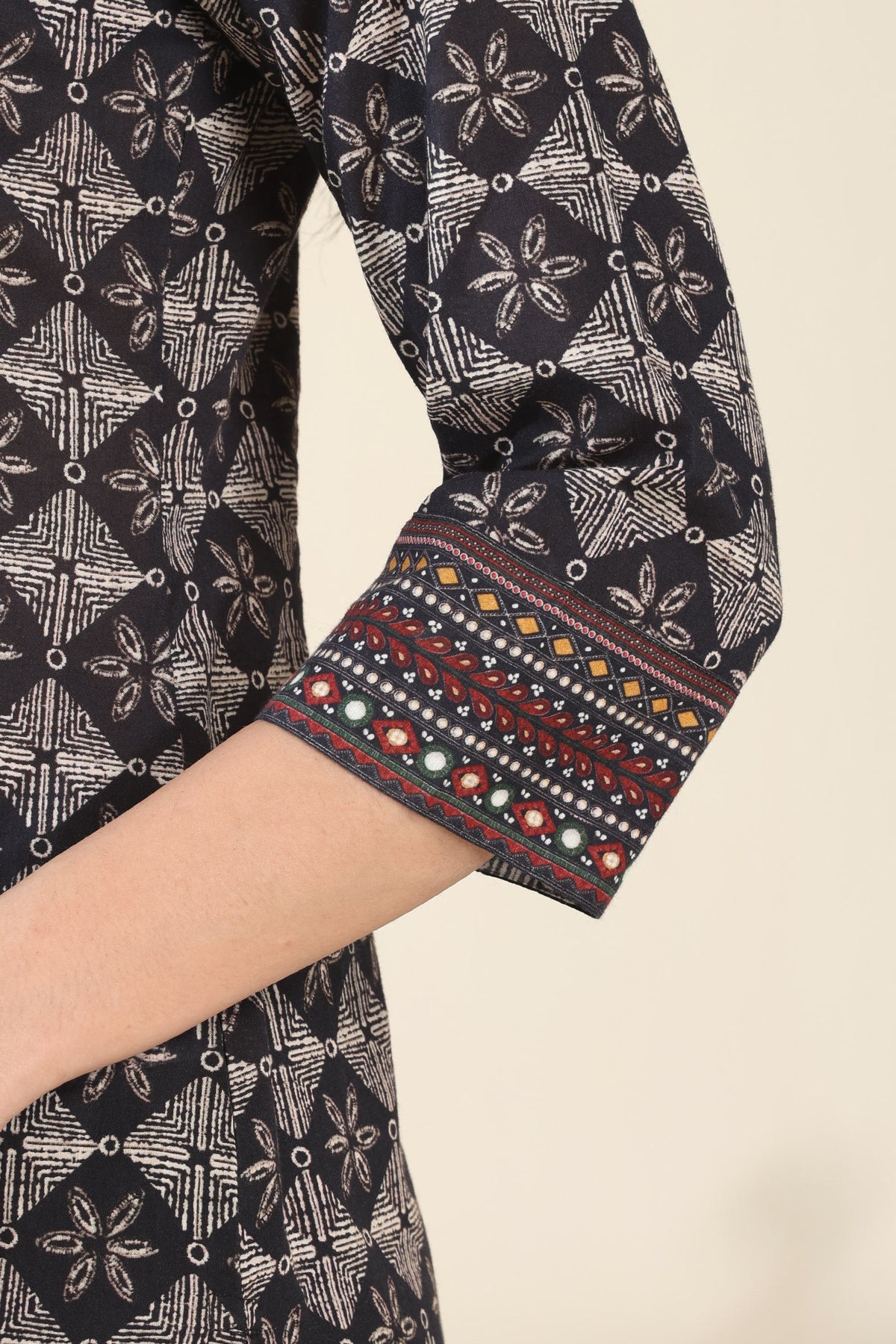 Surplus: Rangrez Rahat Kurta