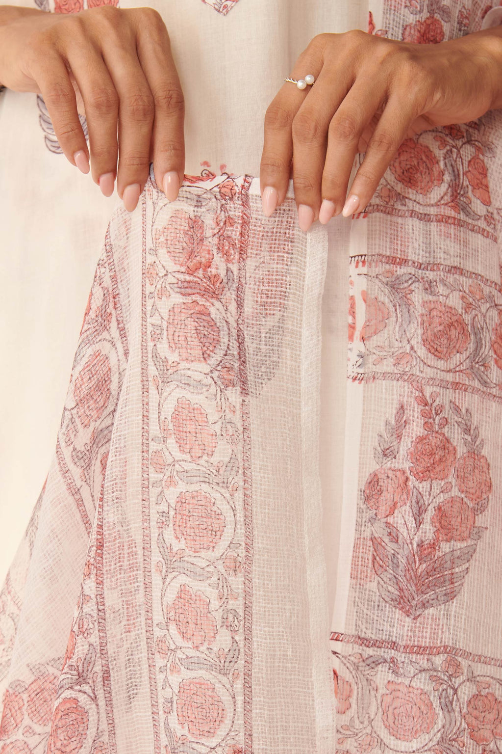 Surplus: Roz Meher Zeinab Sanganeri Dupatta