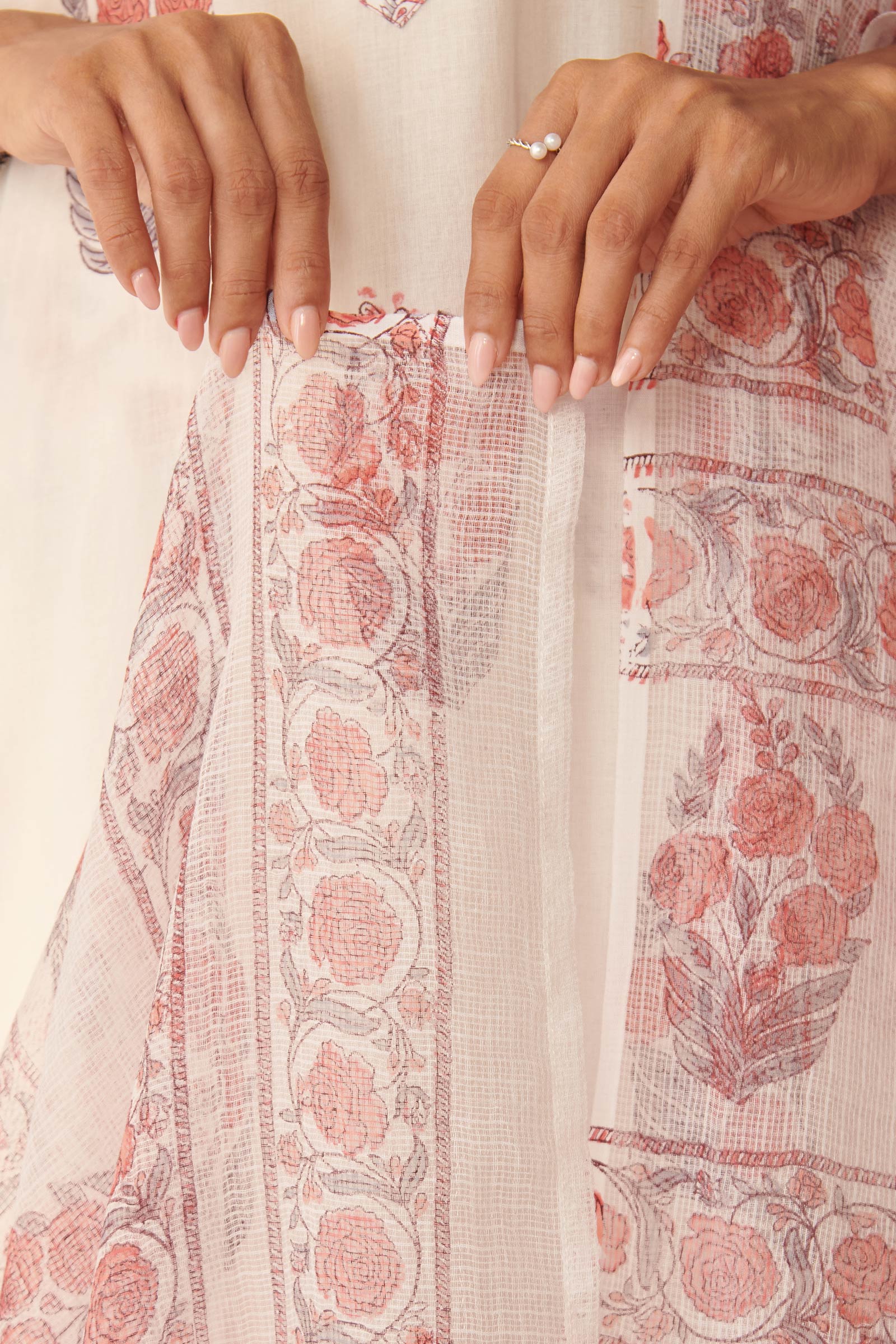 Surplus: Roz Meher Zeinab Sanganeri Dupatta