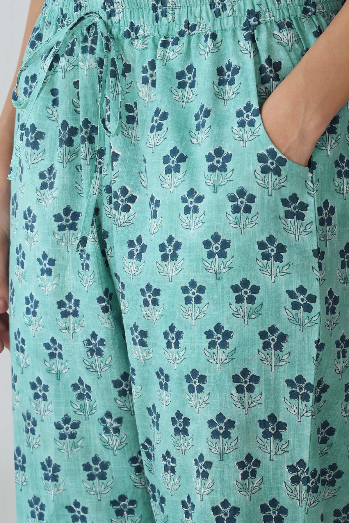Neelofar Shaira Sanganeri Narrow Pants