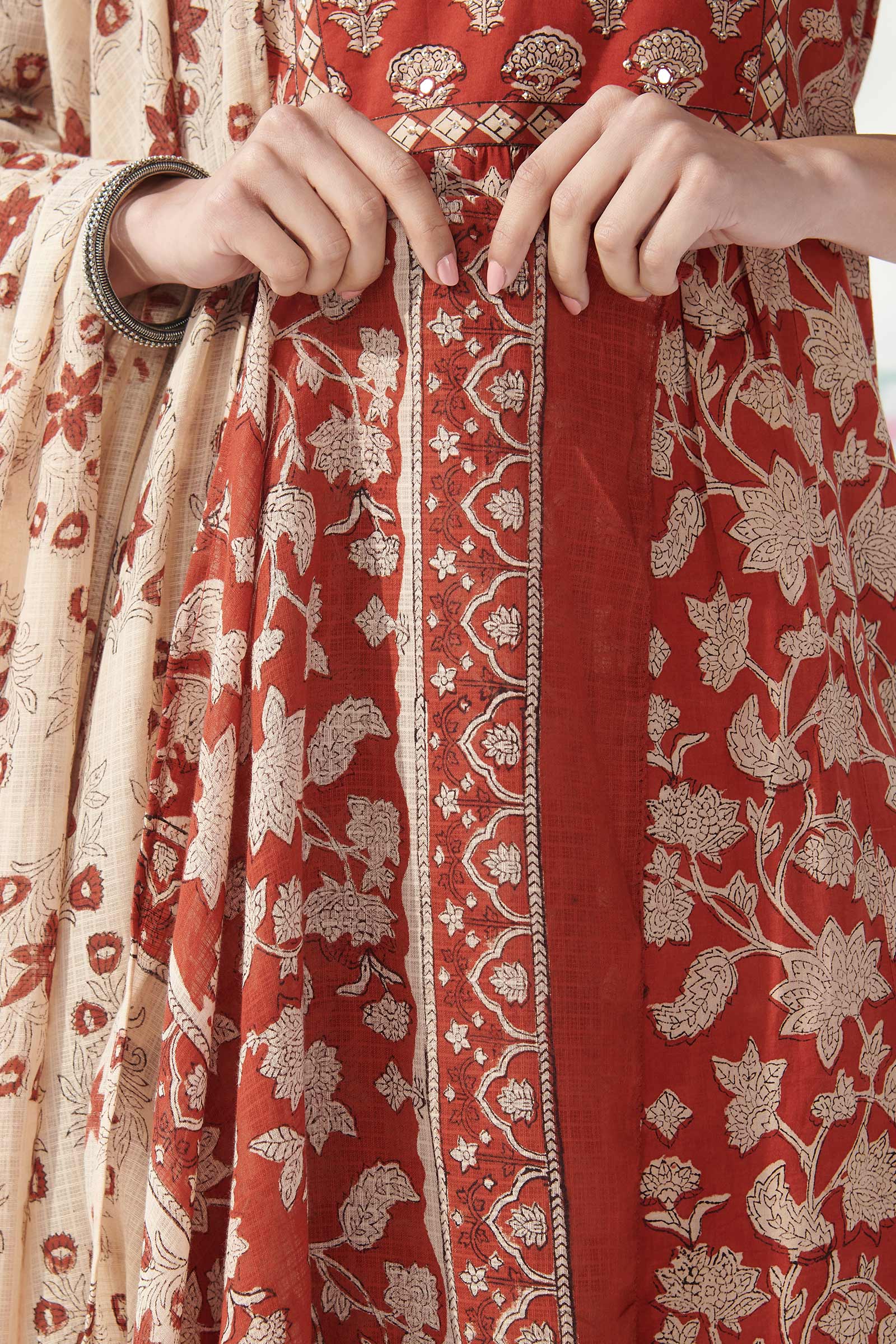 Surplus: Sehra Sara Bagru Dupatta