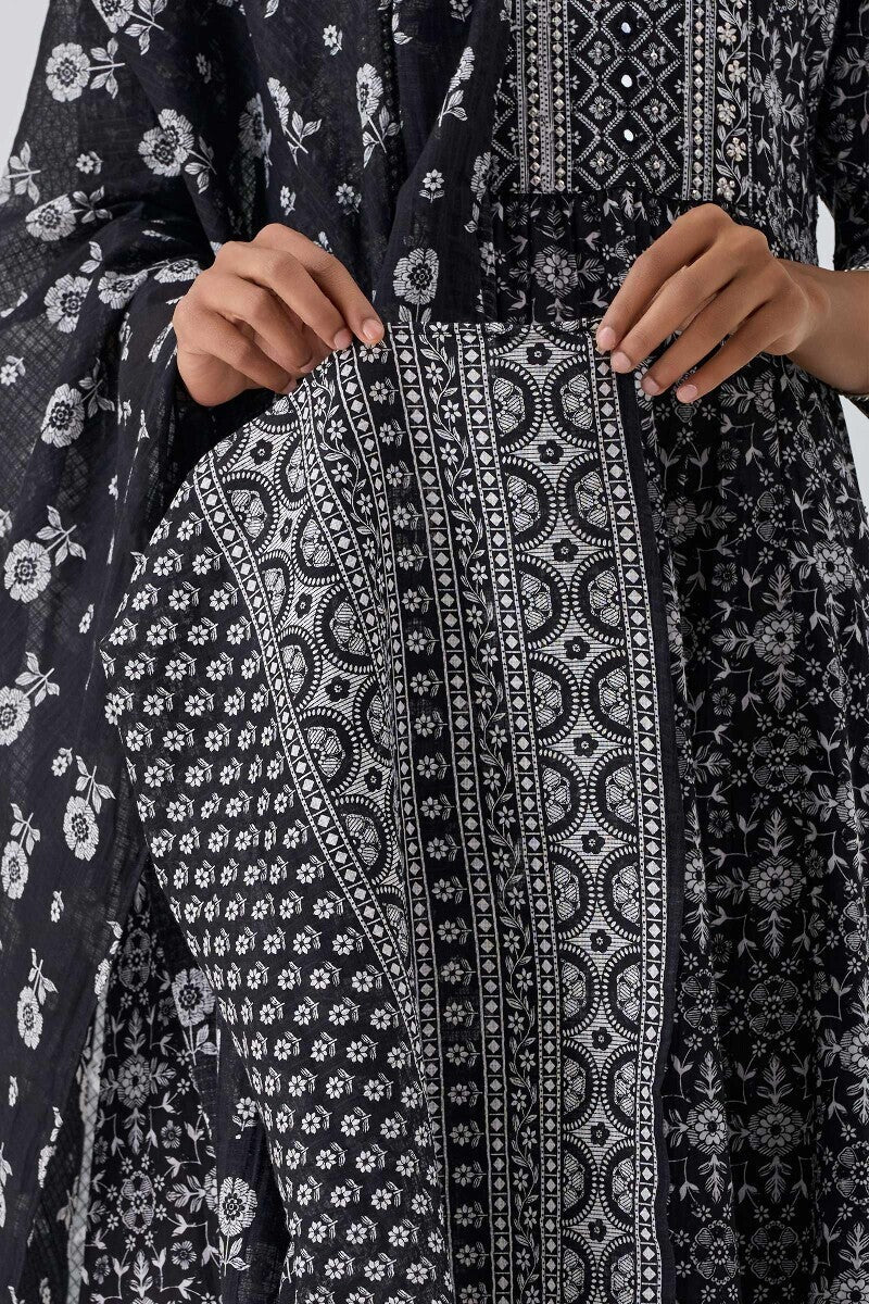 Surplus: Mumtaz Rehmat Dupatta