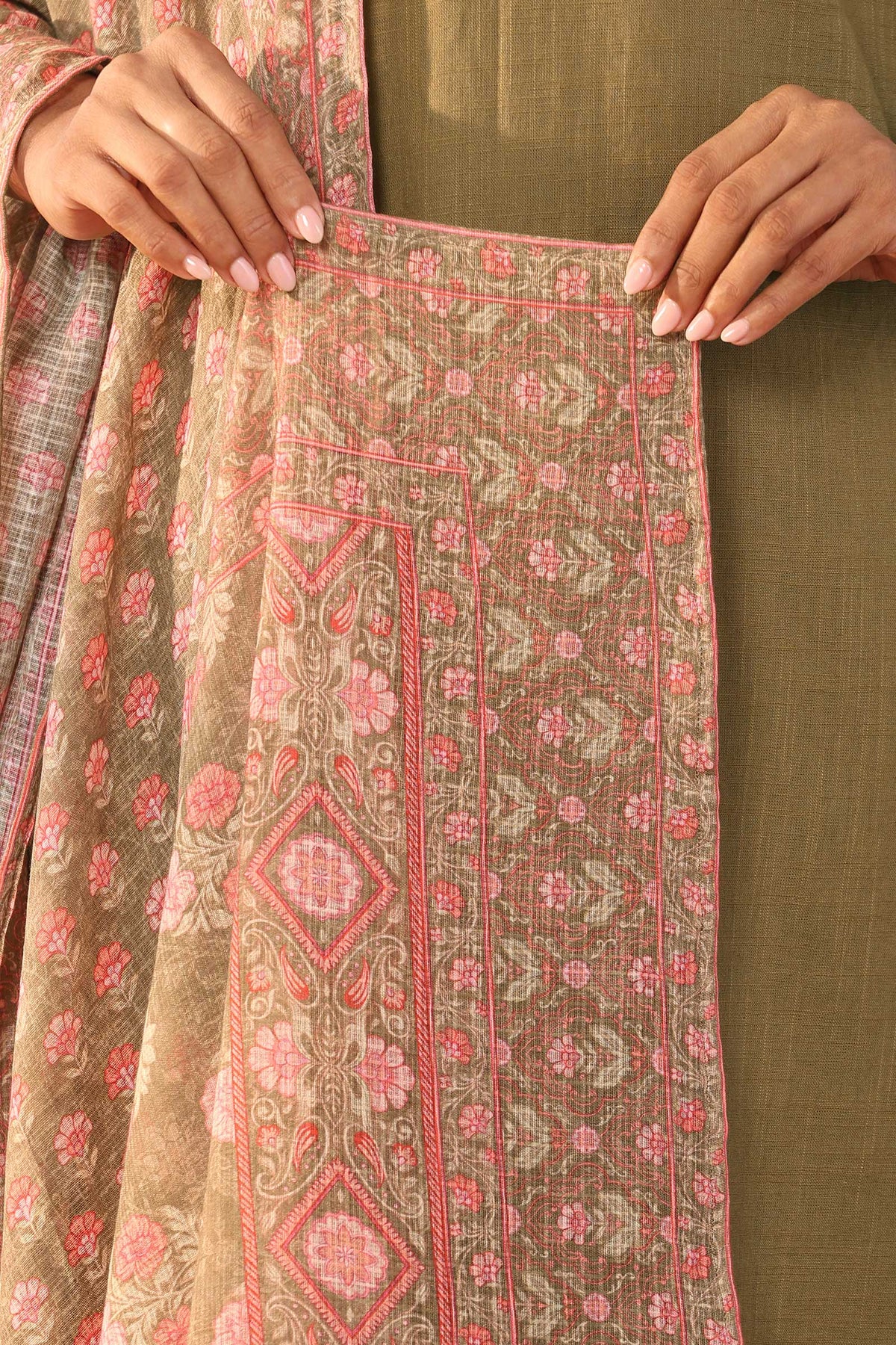 Gauhar Asma Dupatta