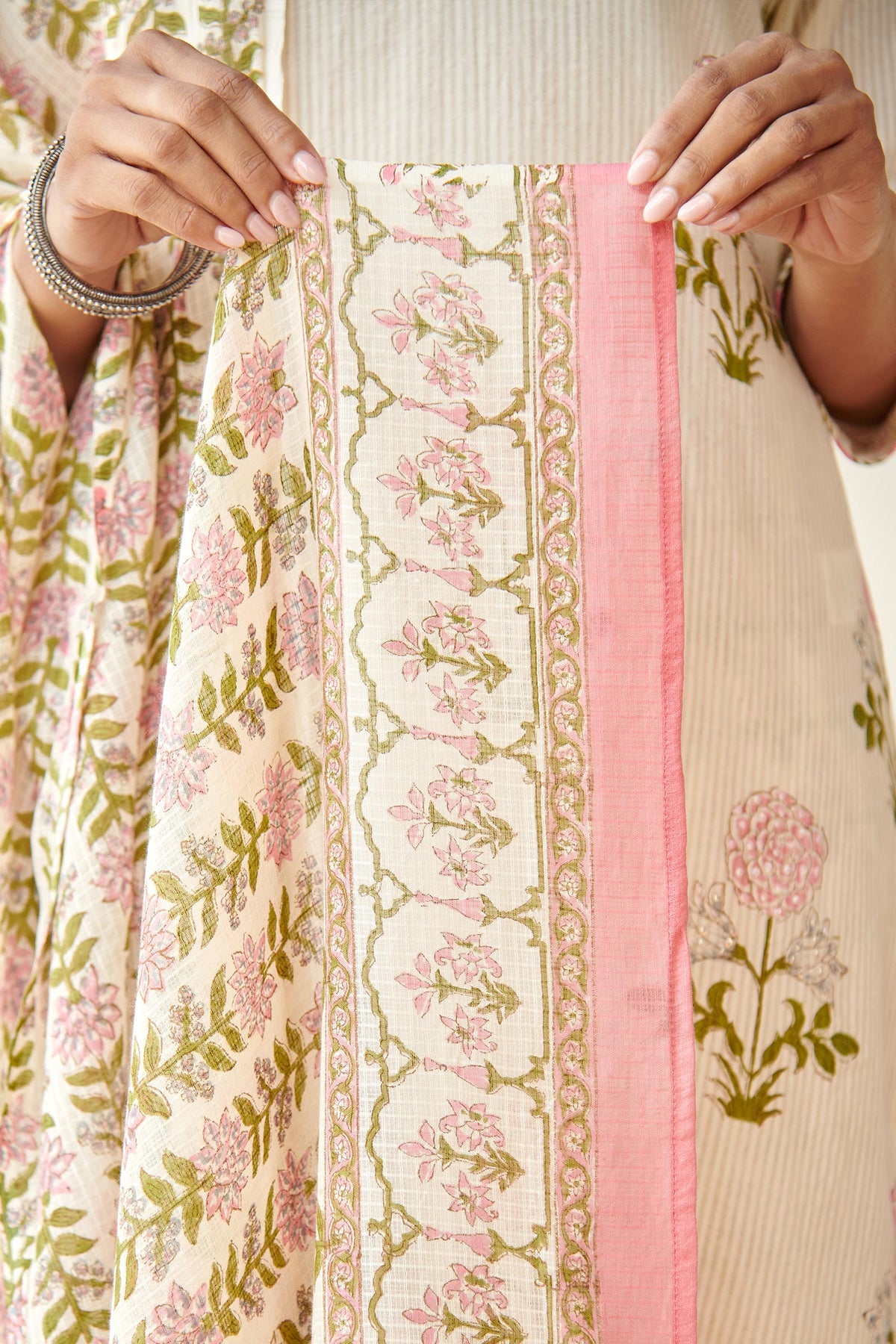 Nasrine Saba Sanganeri Dupatta